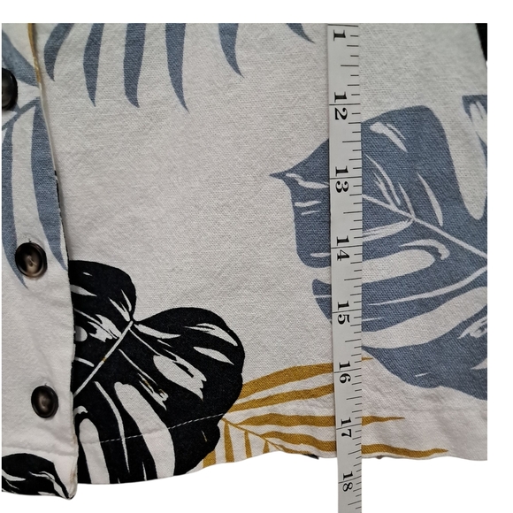 Tropical Print Button-Up Shirt - Picture 5 of 8